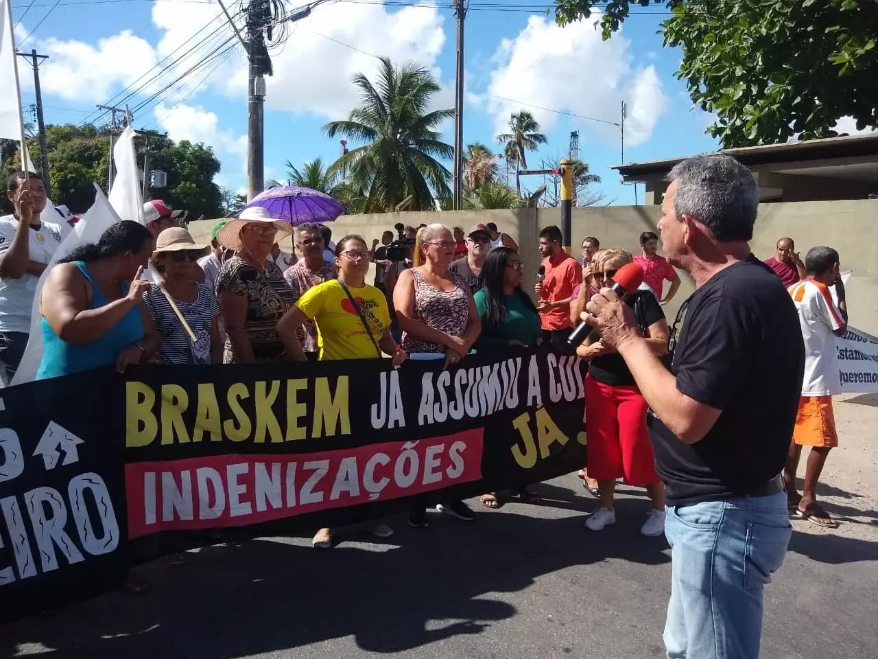 VÍDEO: Moradores próximos a mina de Maceió protestam por relocação