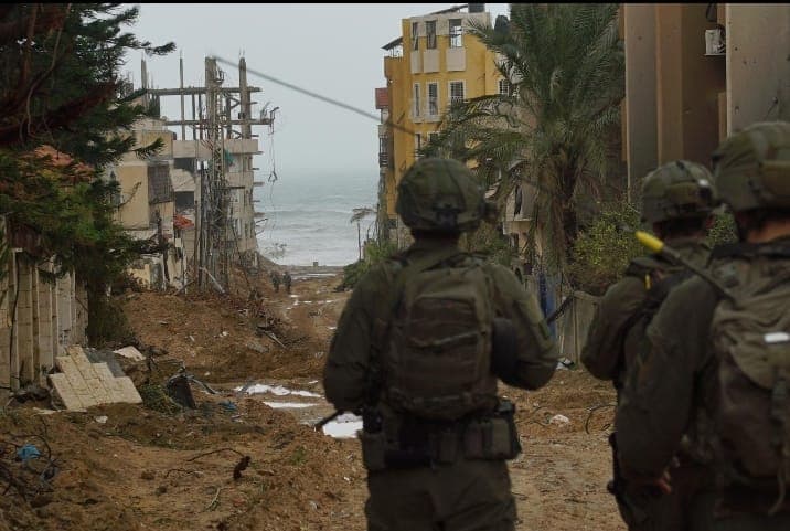 Israel realiza incursões terrestres, marítimas e aéreas em Gaza