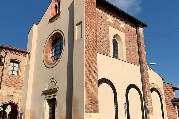 VÍDEO: Marroquino de 20 anos ateia fogo em igreja de Milão