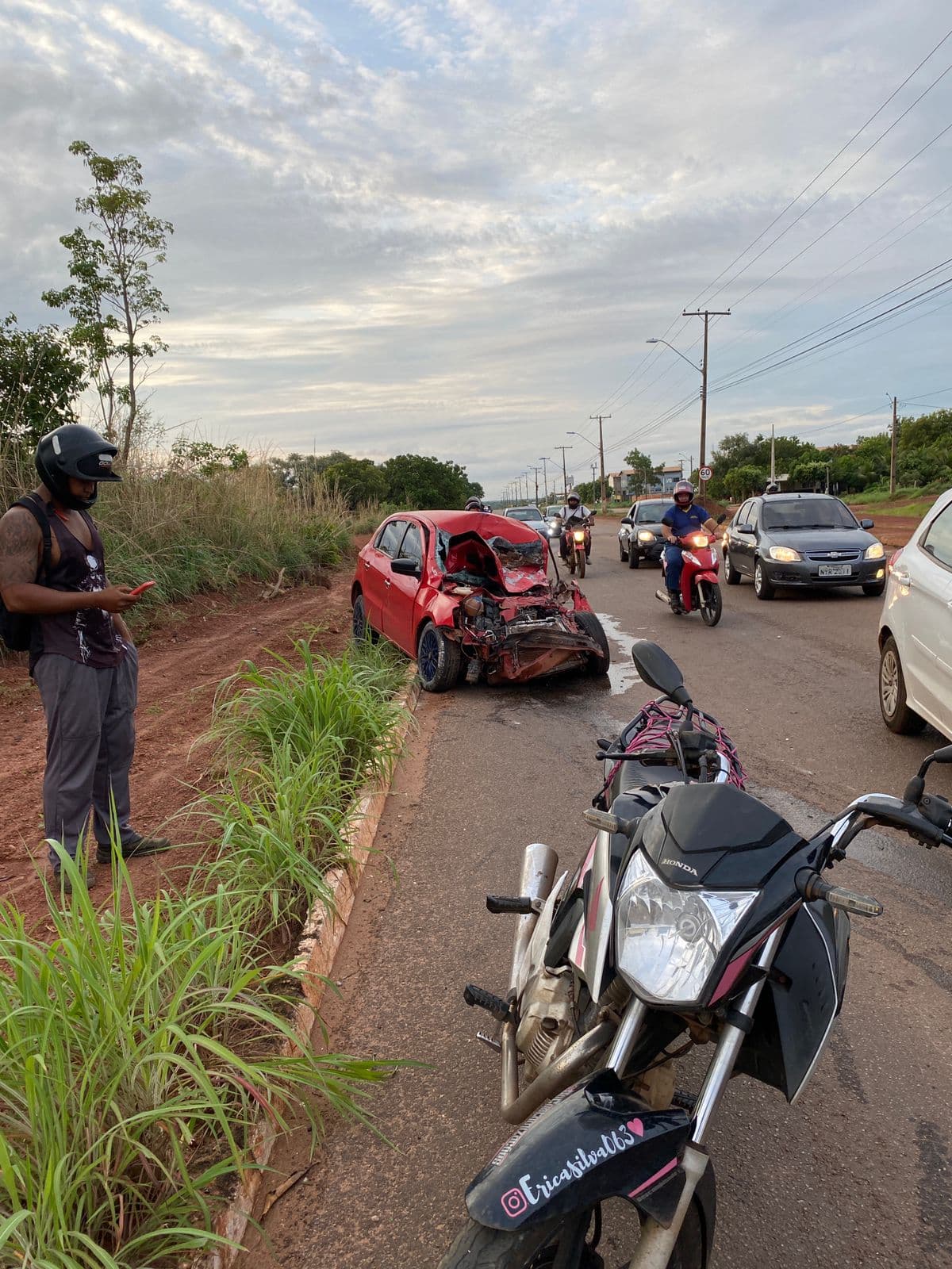 Acidente entre carro e ônibus deixa morto, em Palmas