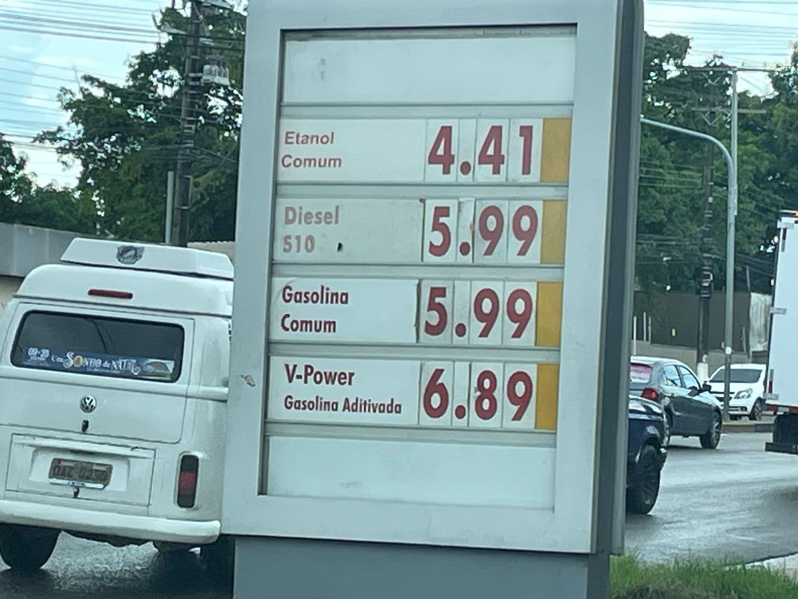 Preço da gasolina cai e litro é vendido a menos de R$6 em Manaus
