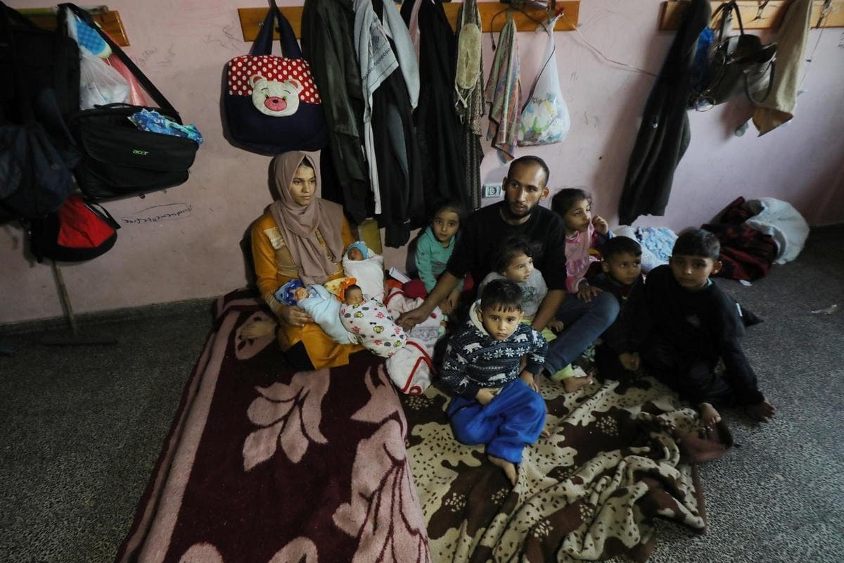 Em meio ao conflito entre Israel e Hamas, palestina percorre 5km para dar luz a quadrigêmeos