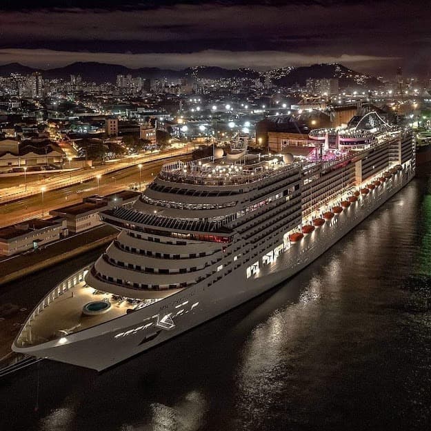 Passageiro se joga em alto mar e cancela show em navio que recebeu evento de Neymar