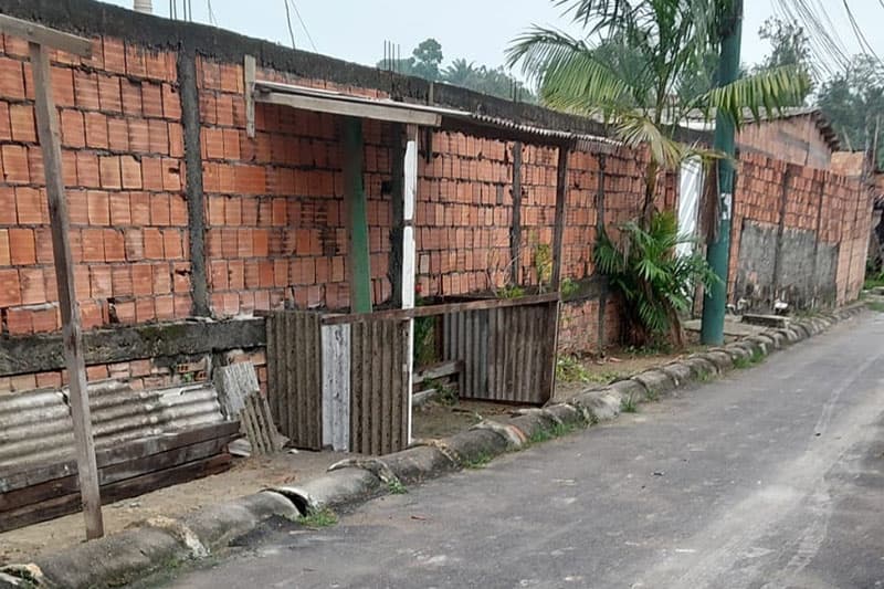 “Quermesse do pó”: Traficantes constroem barraca para vender drogas em Manaus