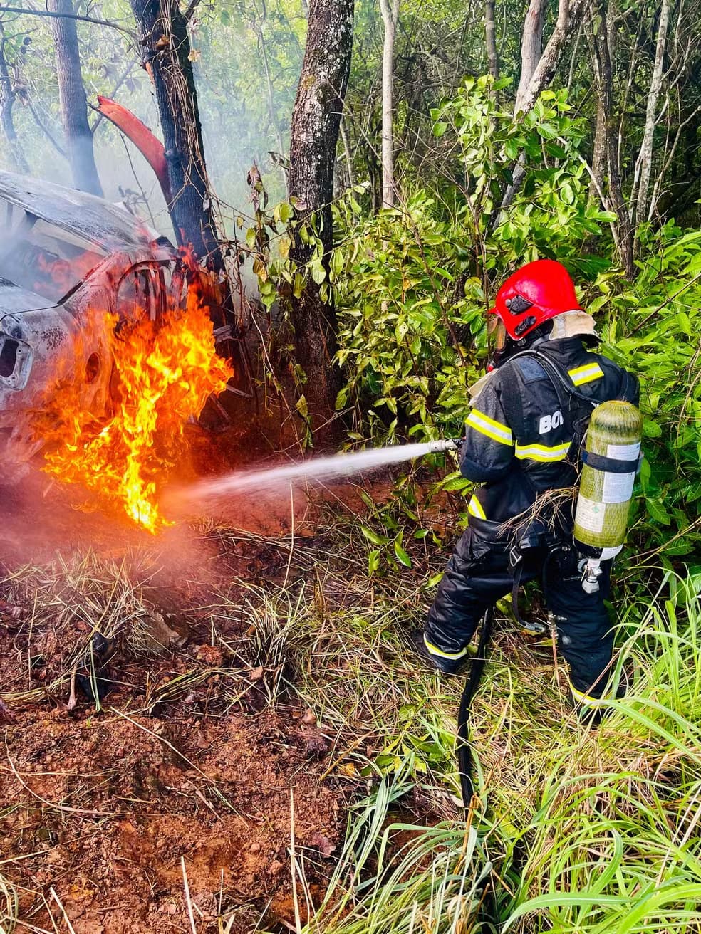 VÍDEO: Carro pega fogo e sete pessoas morrem carbonizadas no Tocantins