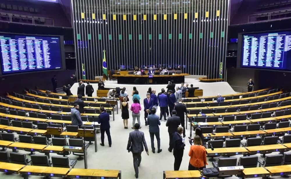 Câmara aprova urgência para derrubar exigência de vistos a turistas dos EUA, Canadá e Austrália