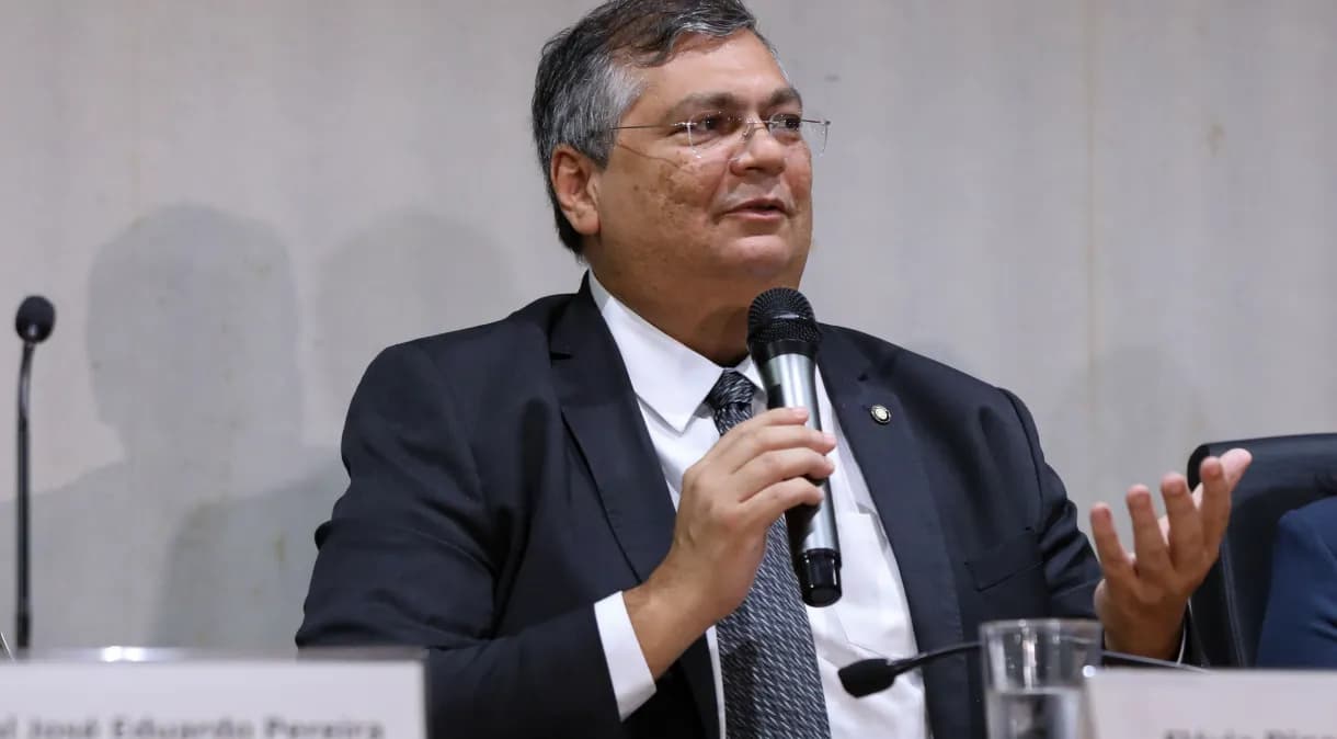 No Senado, Dino envia apoiadores para contato com oposição