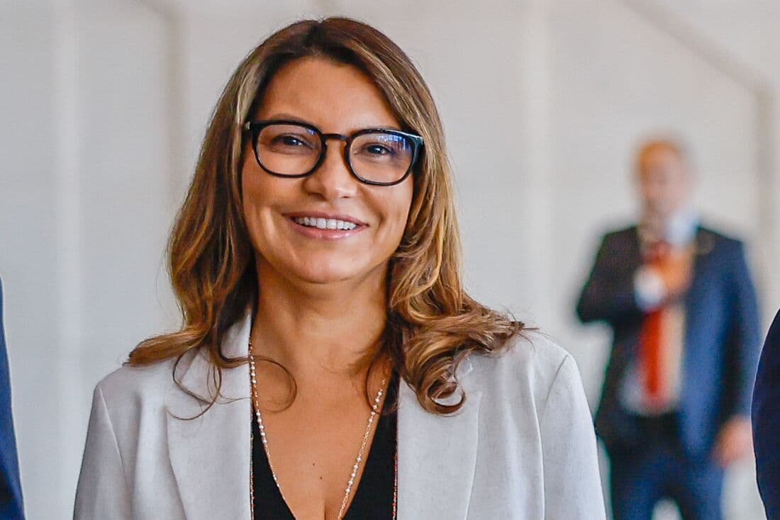 Após críticas à Janja, AGU define regras de viagens de cônjuges de presidentes da República