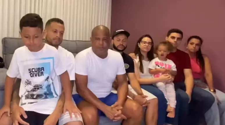 VÍDEO: Marcelinho Carioca aparece com a família após sequestro: “Bom estar de volta”