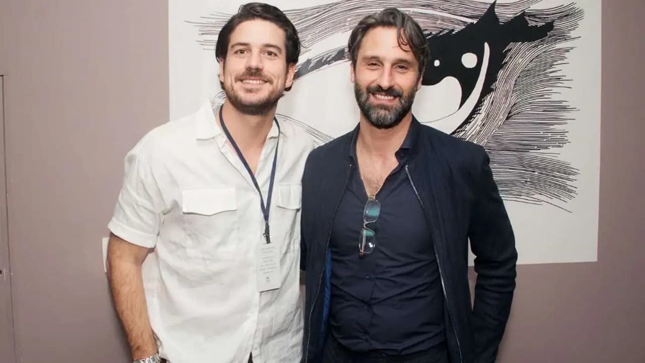 Em cerimônia intimista, ator Marco Pigossi se casa com cineasta italiano