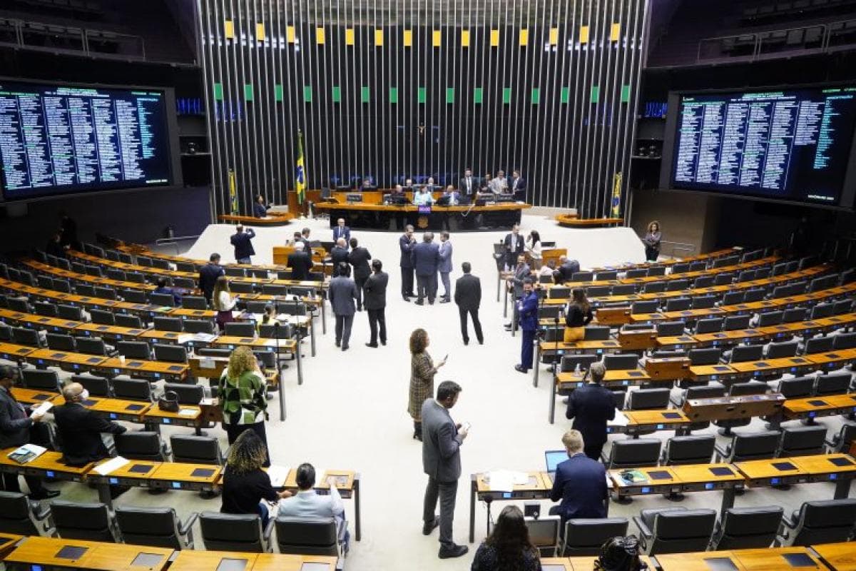Governo deve tirar verba de deputados que assinaram pedido de impeachment contra Lula