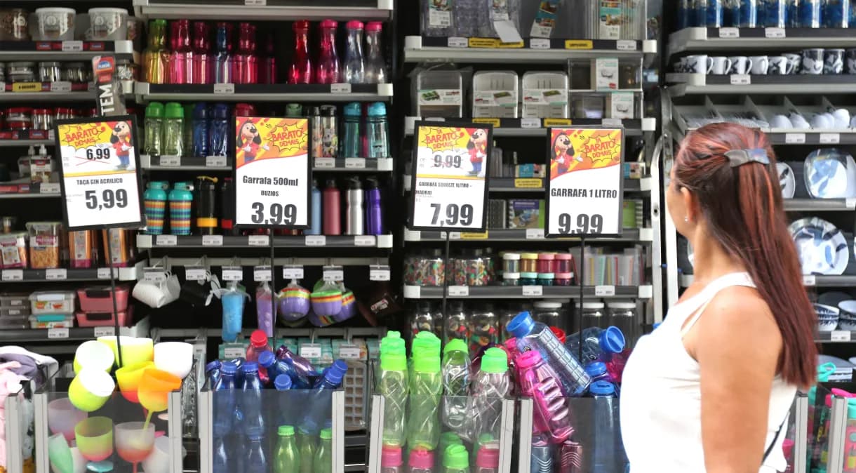 Com menos feriados, 2024 deve trazer menos prejuízo para comércio, diz CNC