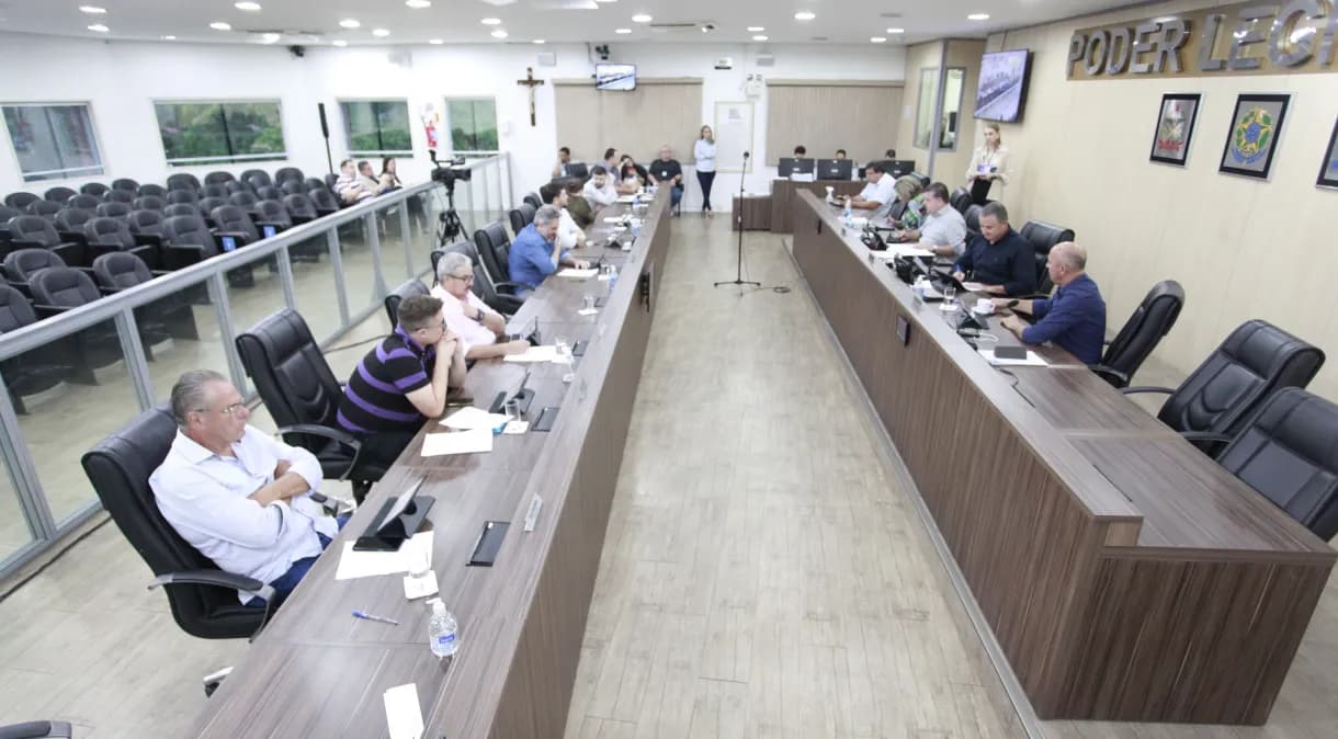 Em sessão relâmpago, Câmara de Blumenau aprova aumento de R$ 4,5 mil no salário dos vereadores