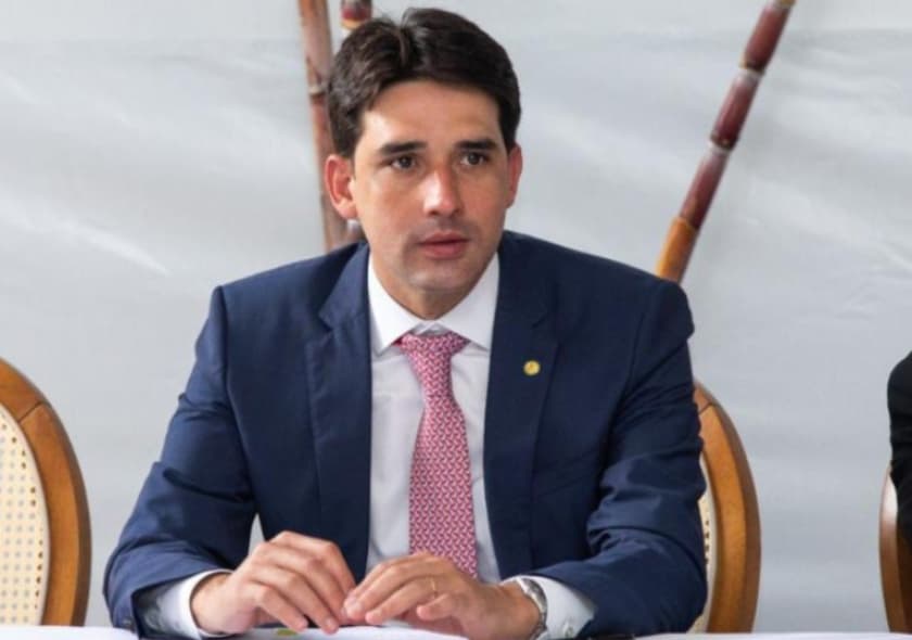 “Não tem como, do dia para a noite, ofertar passagens a R$ 200”, diz ministro