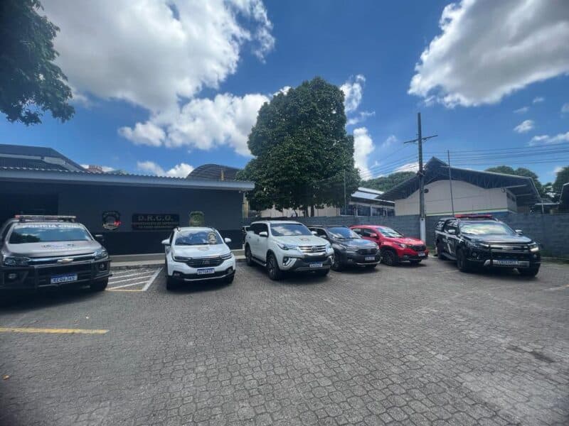 Cinco veículos usados para o tráfico de drogas são apreendidos em Manaus