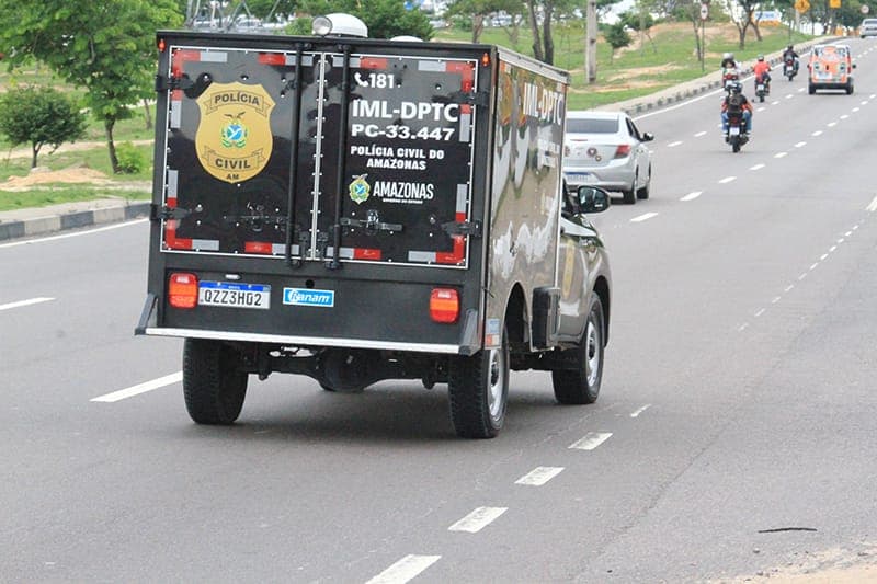 Corpo é encontrado com facadas em terreno baldio no Santa Etelvina, em Manaus