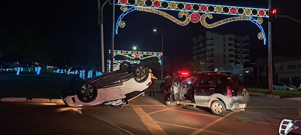 Mulher fica ferida após acidente na Avenida Teotônio Segurado, em Palmas