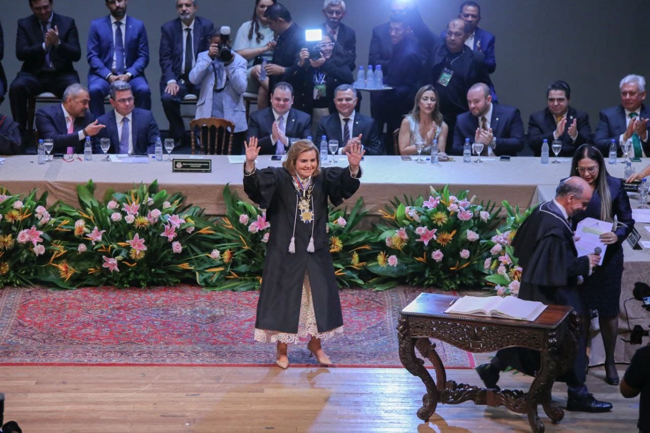 Conselheira Yara Lins toma posse como nova presidente do TCE-AM