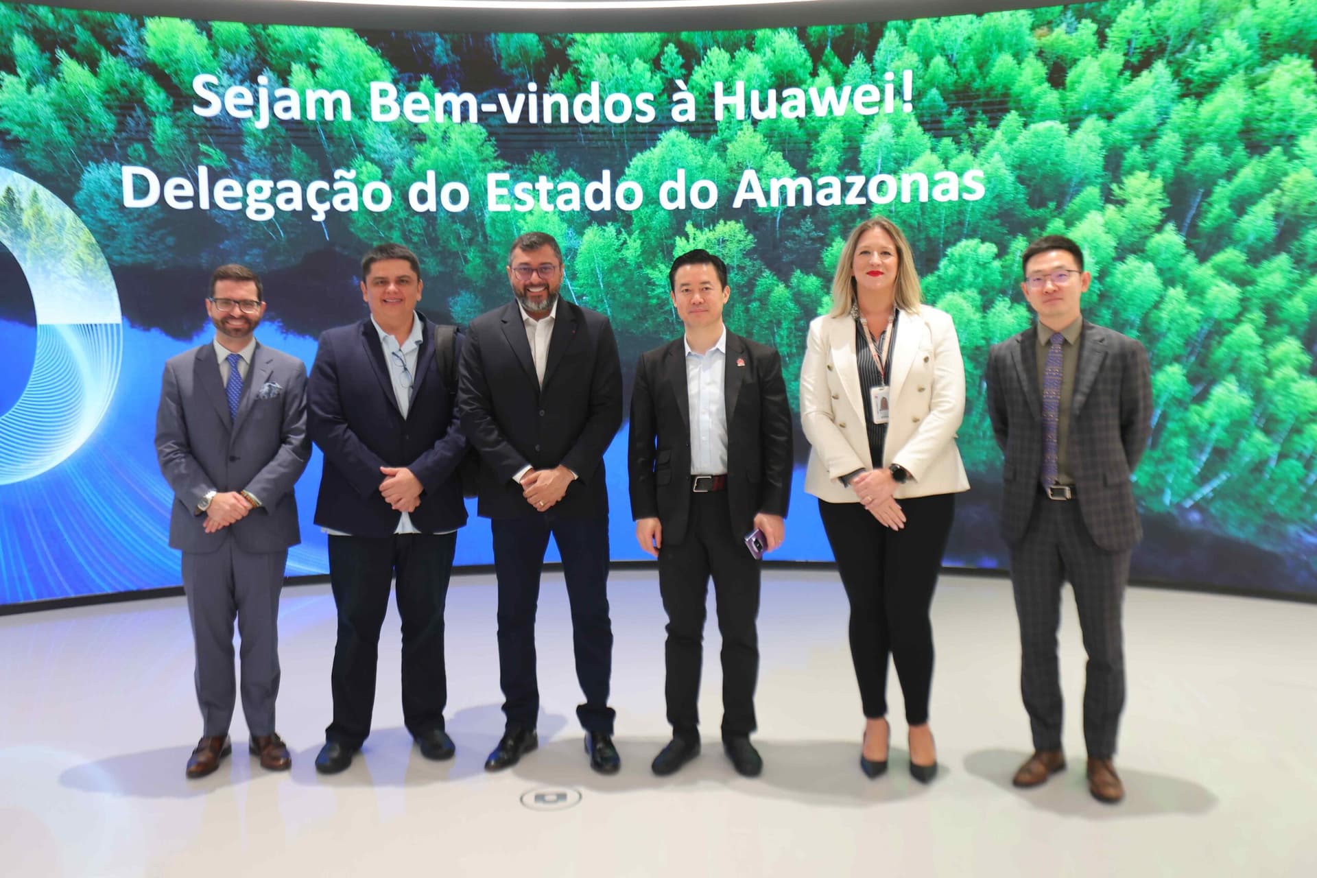 Wilson Lima conclui agenda na China com visita a gigante de tecnologia