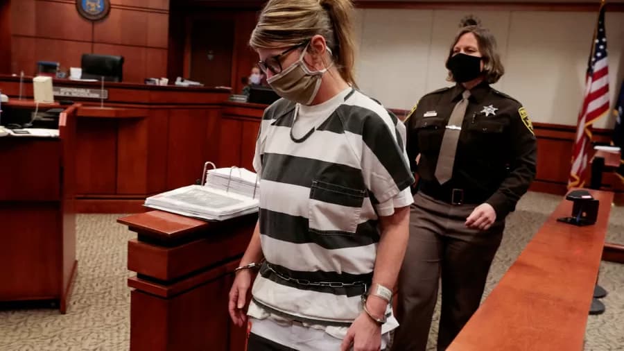 EUA: Mãe do adolescente que matou quatro em escola vai a julgamento