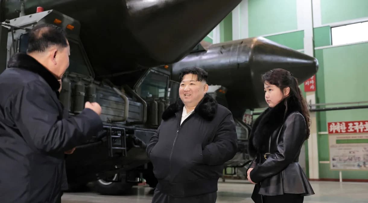 Kim Jong-un cobra produção maior de lançadores de mísseis
