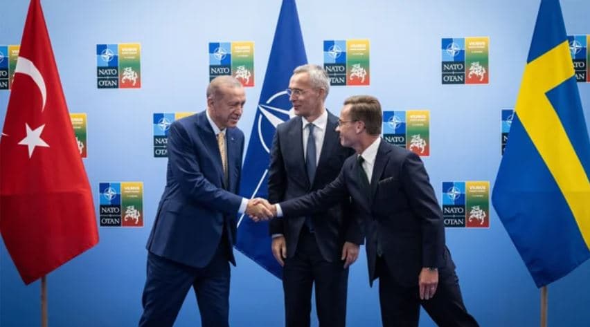 Parlamento da Turquia aprova adesão da Suécia à Otan