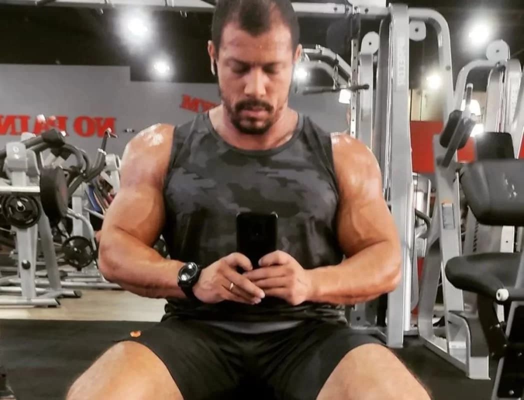 Personal trainer de 31 anos infarta e morre após reclamar de dor de estômago