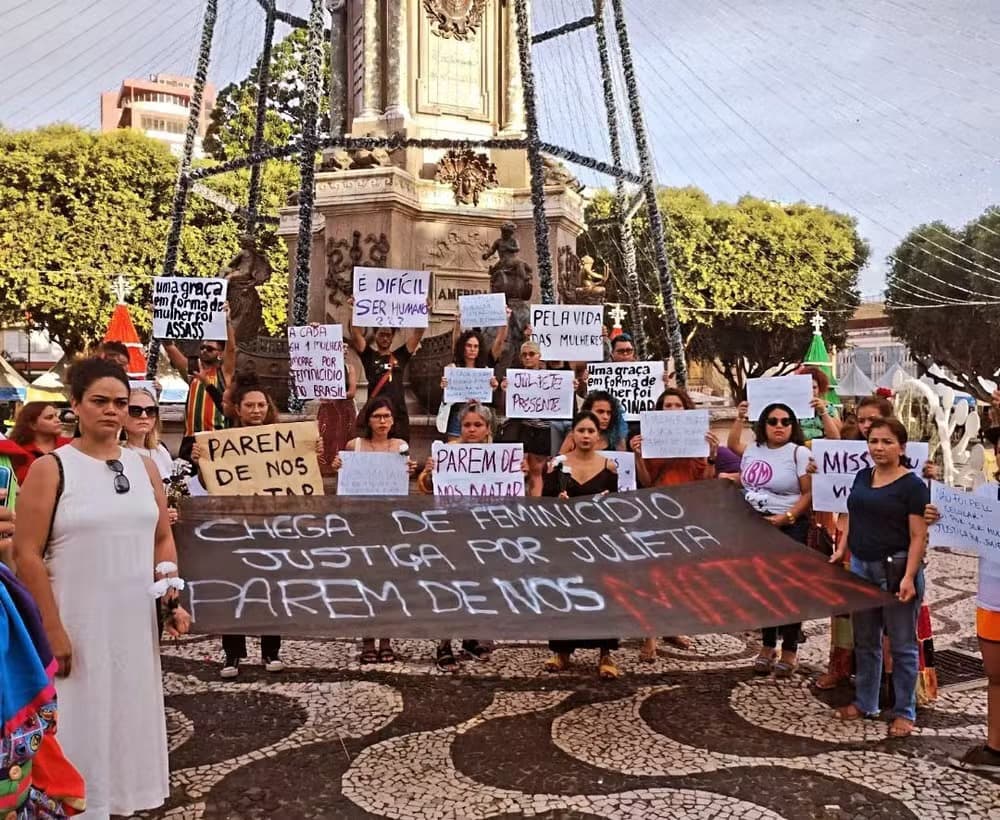 Artistas fazem protesto em Manaus por morte de venezuelana que viajava pelo Brasil