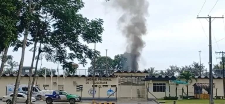 VÍDEO: Detentos queimam colchões e fazem montim em presídio de Itacoatiara, no AM