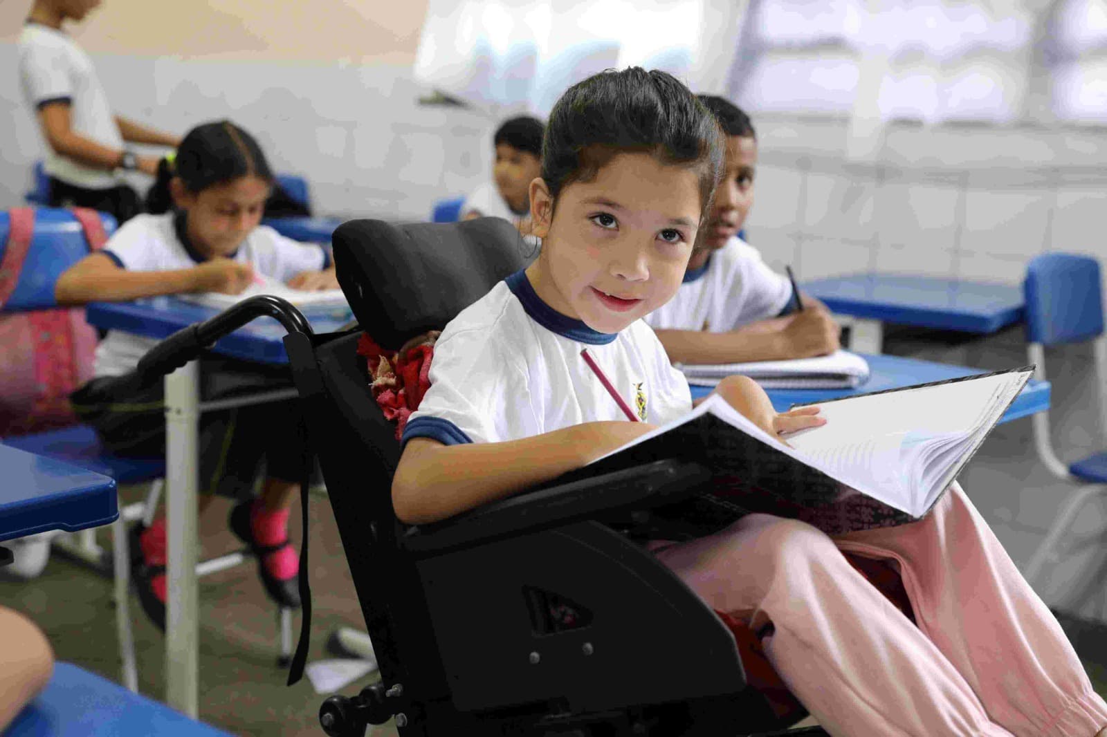 Transferência e matrícula de novos alunos com deficiência na rede pública de ensino começam nesta quarta-feira (10/01)