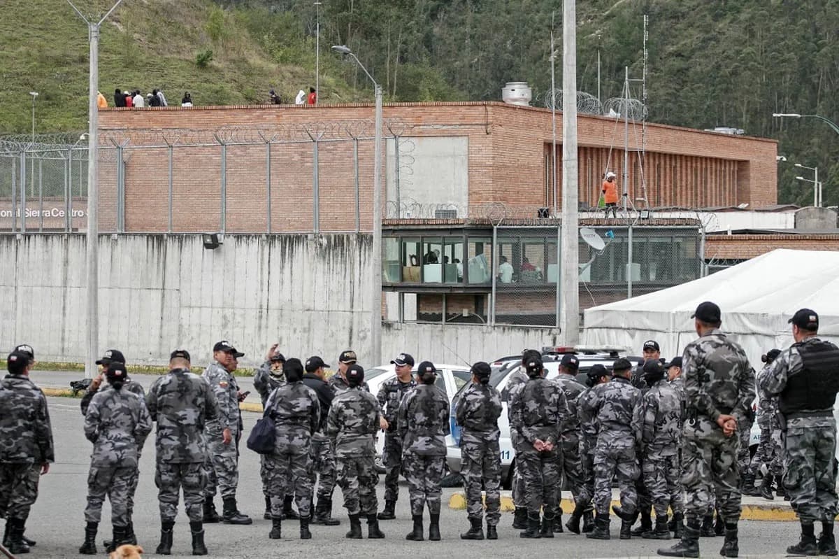 Peru informa o retorno de 22 presos da penitenciária do Equador