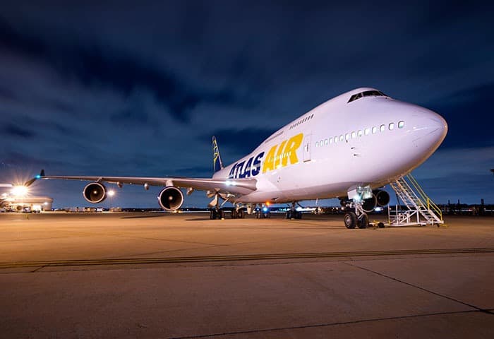 VÍDEO: Voo em Miami pega fogo e faz pouso de emergência