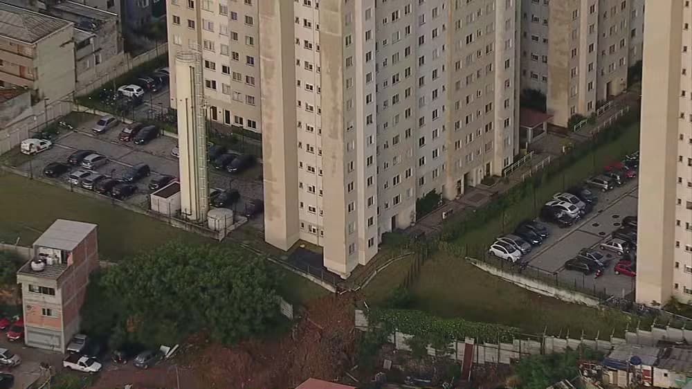 Prédio na Zona Sul de SP corre risco de desabar após temporal