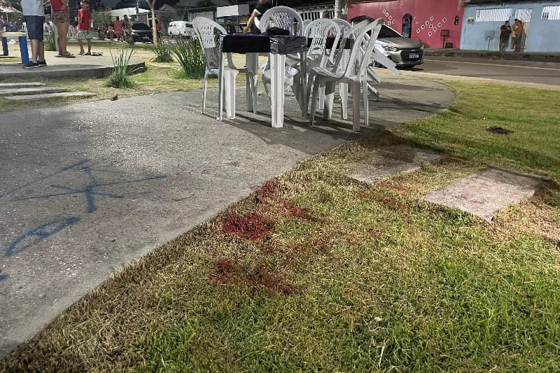 Dupla sofre atentado a tiros em lanche na zona Norte de Manaus