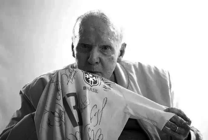 Único tetracampeão do Mundo, Zagallo morre aos 92 anos