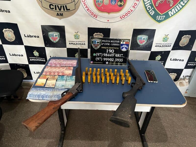 Dupla é presa portando espingardas sem certificados de registros, em Lábrea