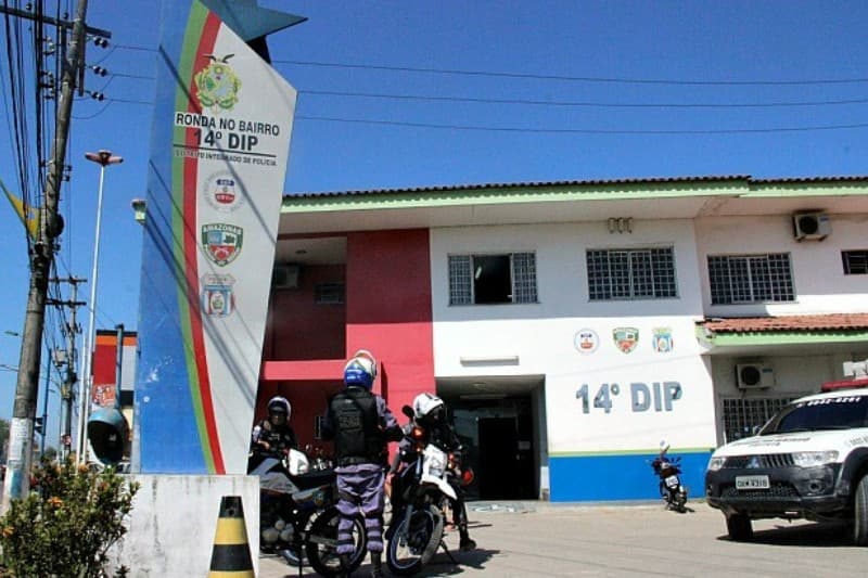 Dupla é presa com drogas no bairro Tancredo Neves, em Manaus