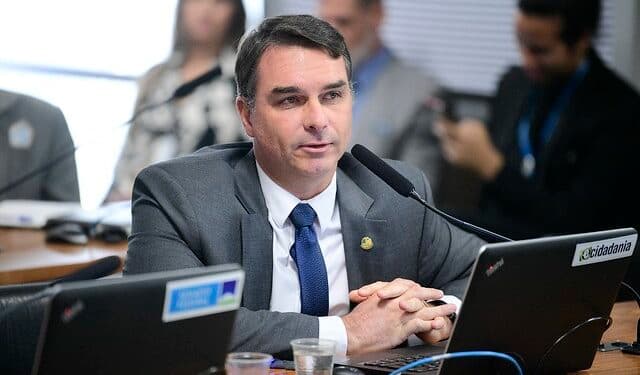 Flávio Bolsonaro será relator de fiscalização sobre os Correios no Senado