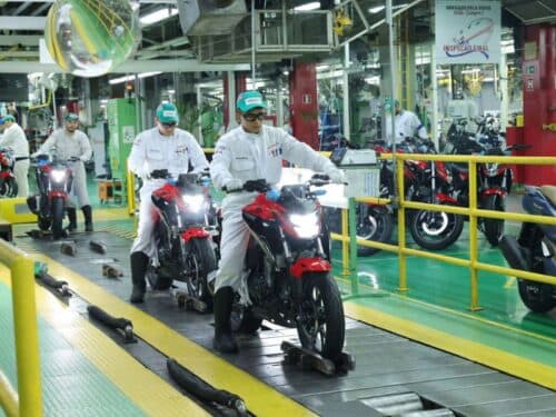 Montadora encerra 2023 com mais de um 1 milhão de emplacamentos de motos