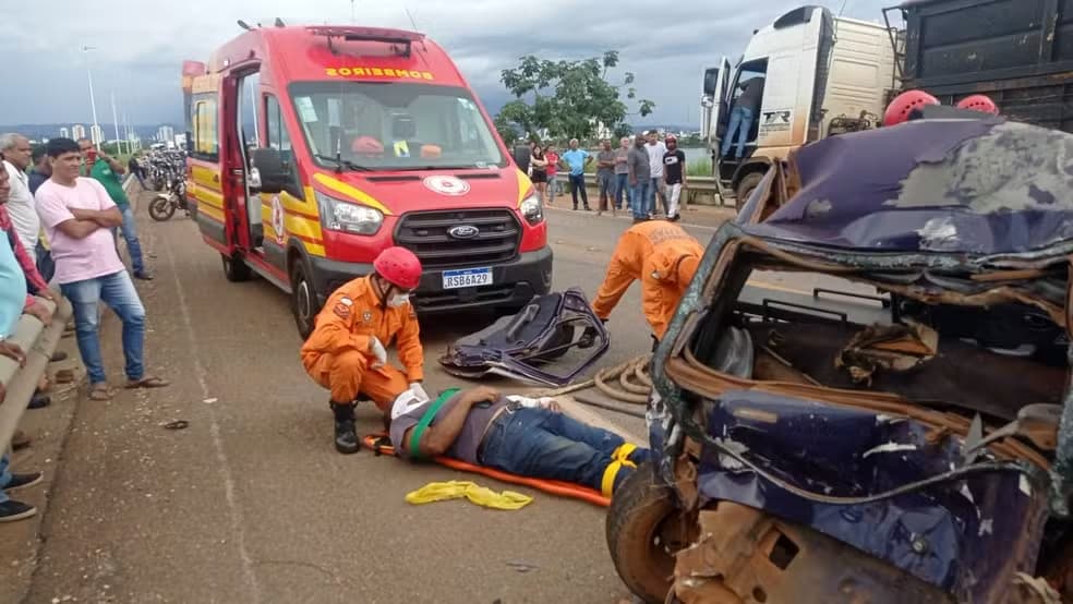 Acidente em ponte de Palmas deixa uma pessoa ferida e gera fila de carros
