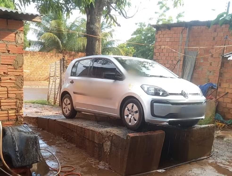 Homem atira no peito de jovem para recuperar carro que dizia ser de sua mãe