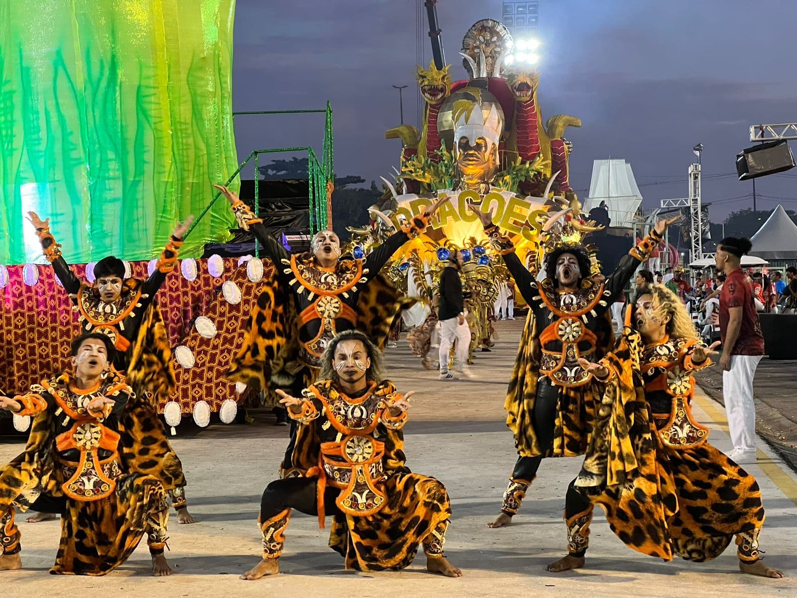 Carnaval 2024: Dragões do Império encerra desfile com o enredo “Babobá – Rompendo as Correntes da Escravidão”