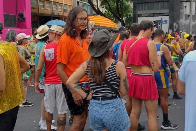 Deputada Duda Salabert crítica Zema, Fuad, Nikolas e Engler em trio elétrico