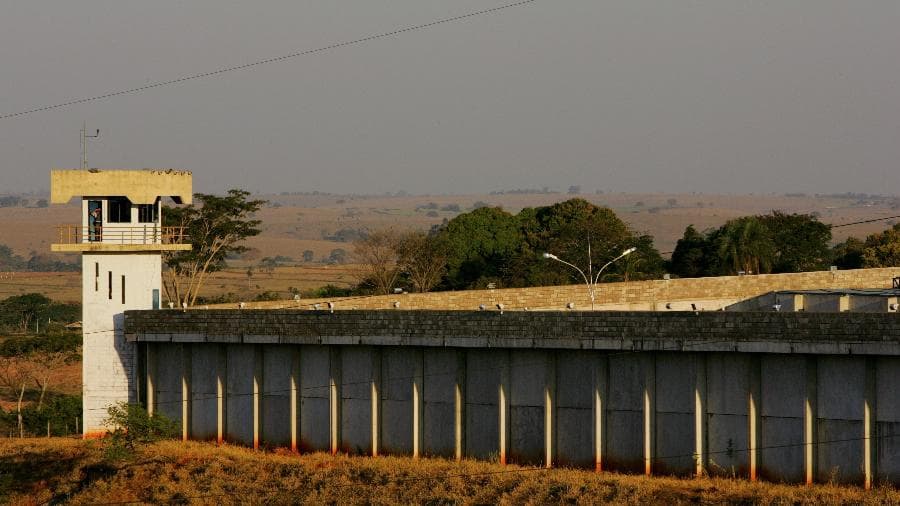 Em SP, preso do PCC mantinha barril de cachaça em cela; litrão custava R$ 300