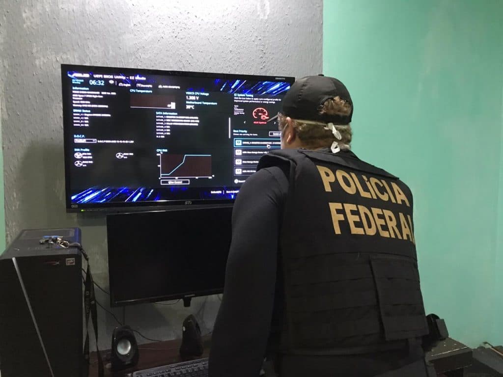 Servidores novatos da Abin foram usados para tentar ligar o STF ao PCC, diz PF