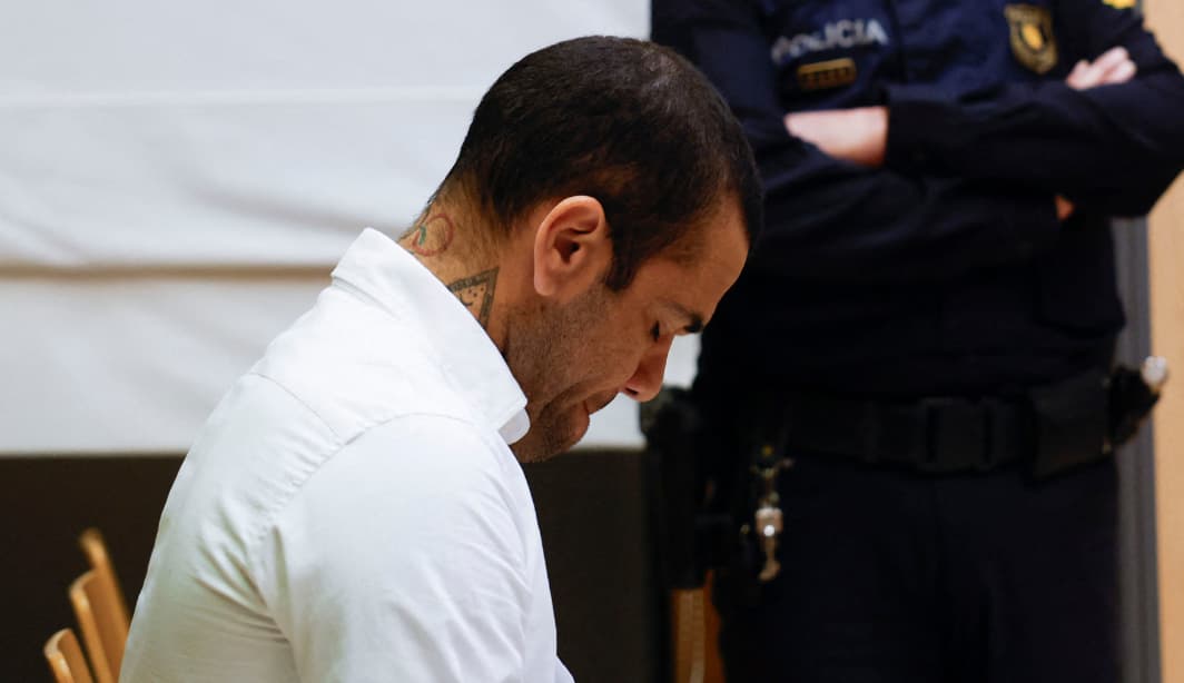 Justiça espanhola convoca Daniel Alves para tribunal nesta quinta-feira (22)