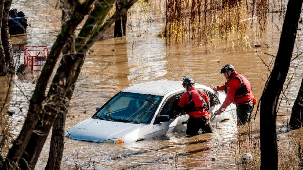 VÍDEOS: Califórnia está em alerta com enchentes após ser atingida com forte tempestade