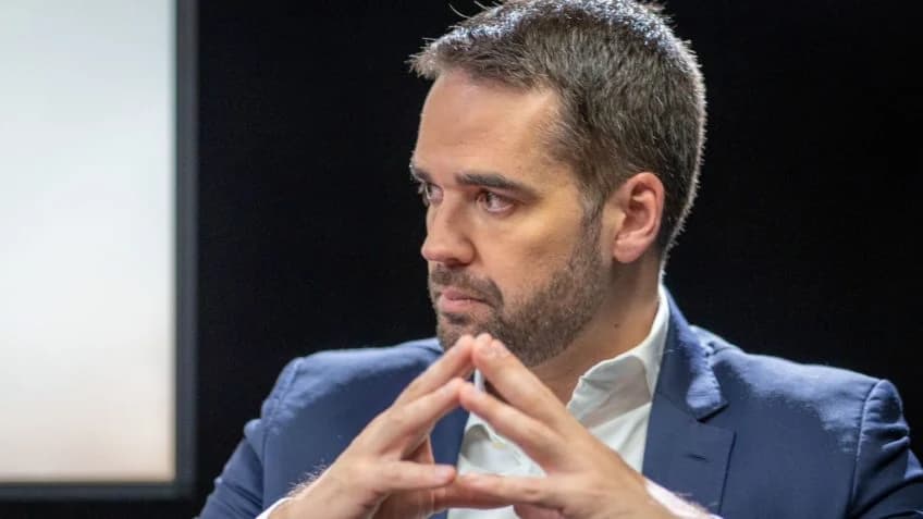 Popularidade digital de Eduardo Leite cresce durante crise no RS, mas é marcada por críticas negativas