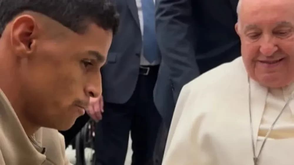 Luva de Pedreiro encontra Papa e faz pergunta inusitada