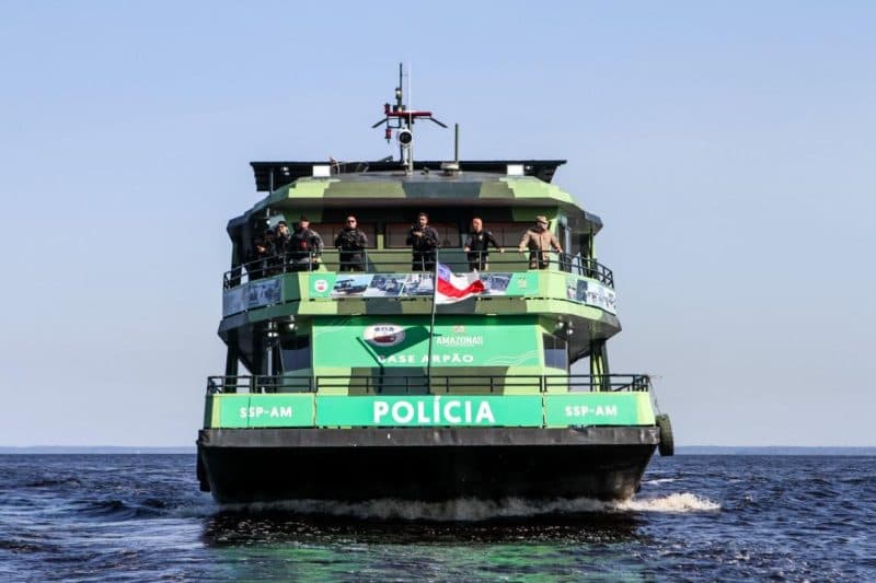 Em Coari, Base Arpão 1 prende homem com 17 kg de cocaína em embarcação